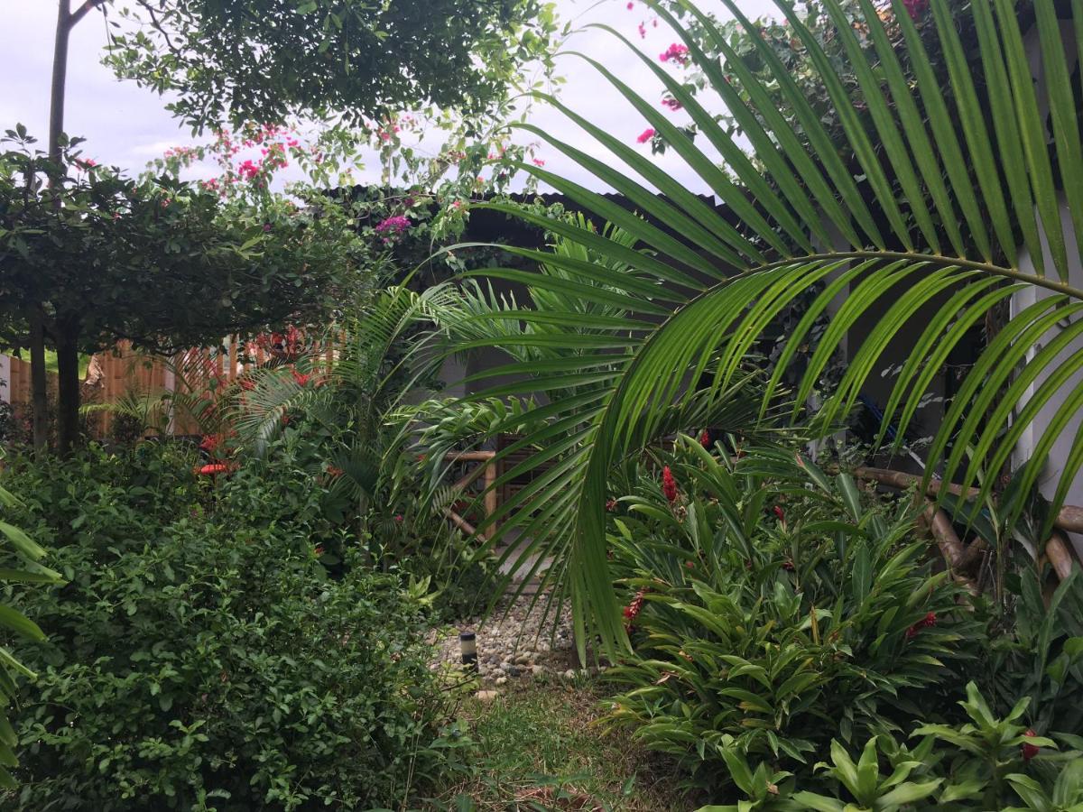 Casita Madame Hotel Puerto López Екстериор снимка