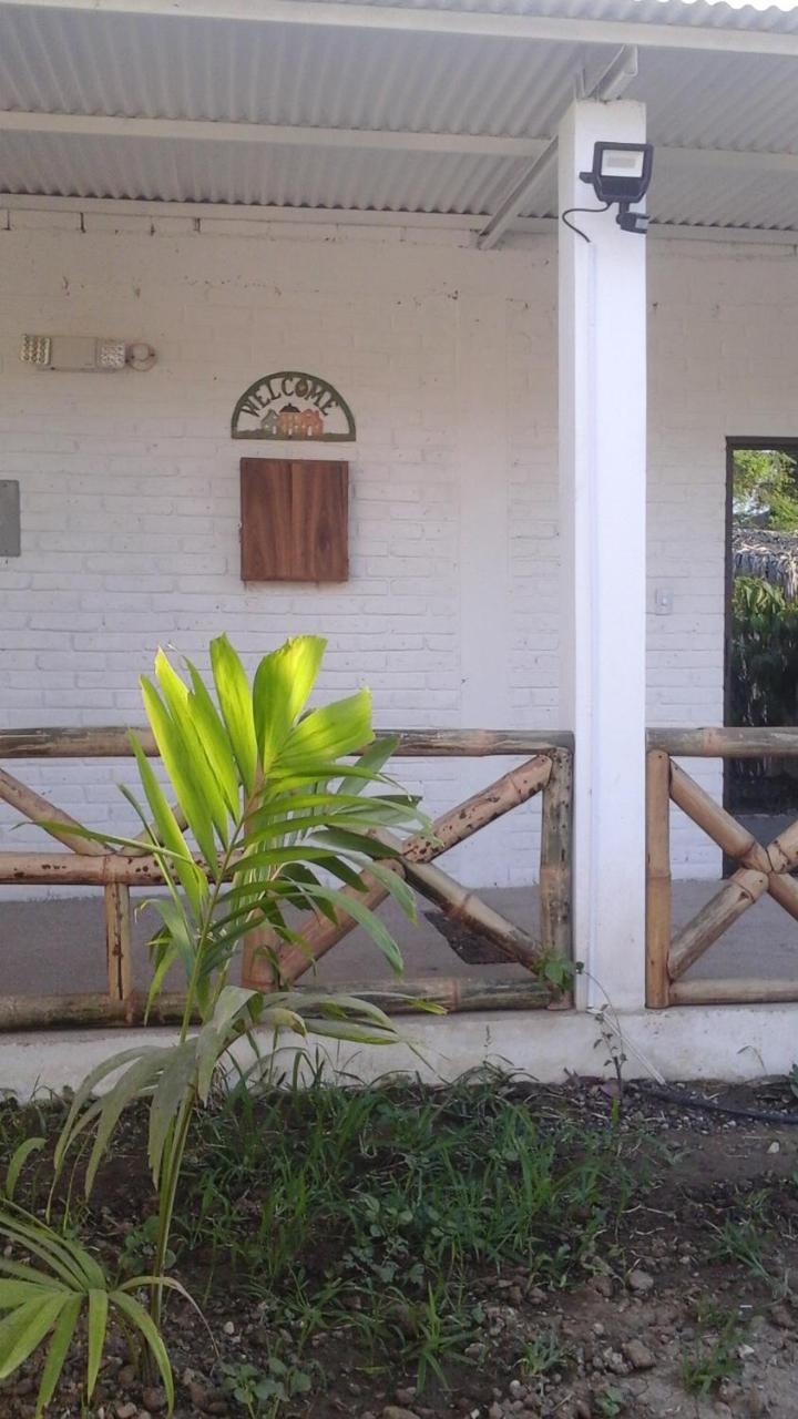 Casita Madame Hotel Puerto López Екстериор снимка